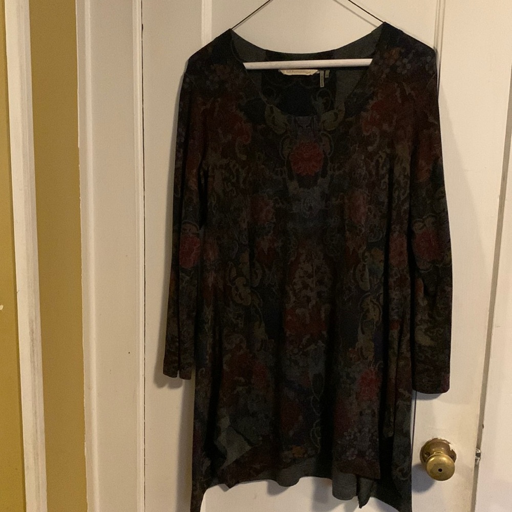 Soft Surrounding floral tunic top